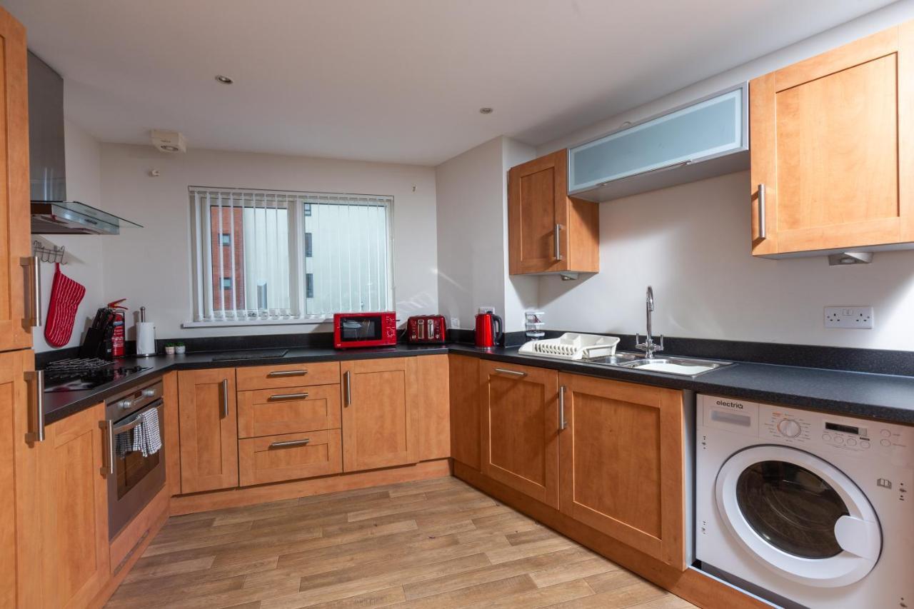 Marina View Apartment Суонзи Екстериор снимка