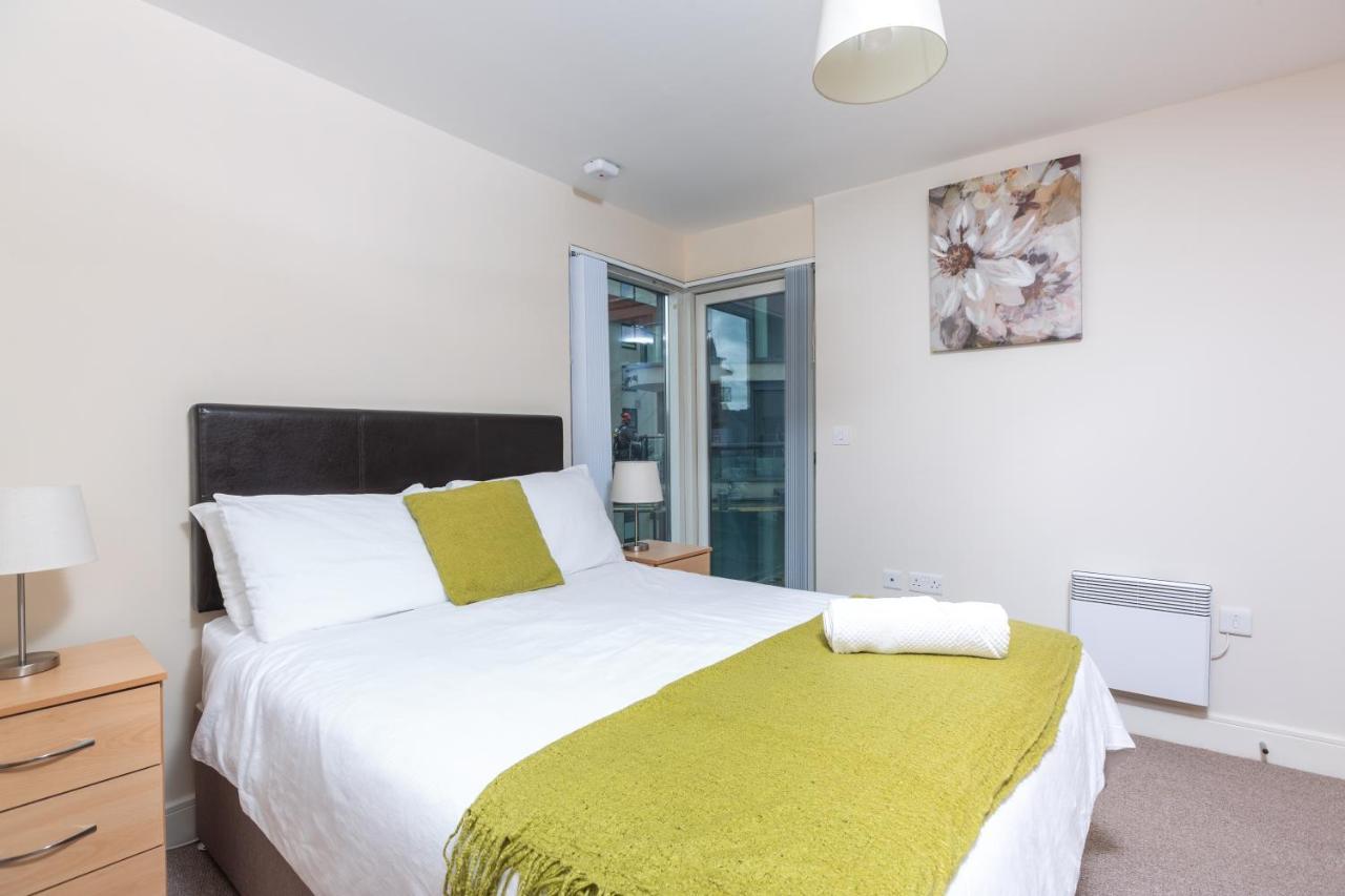 Marina View Apartment Суонзи Екстериор снимка